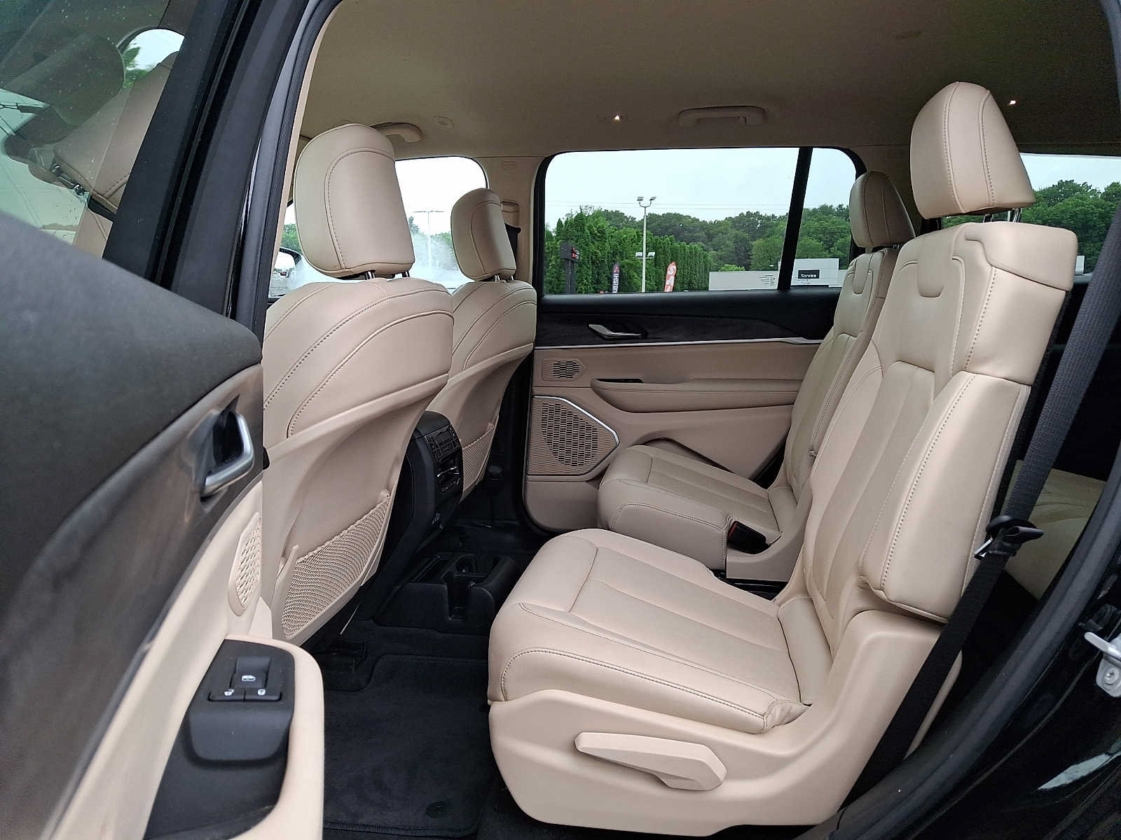 Used 2021 Jeep Grand Cherokee L Limited AWD/4WD image 12