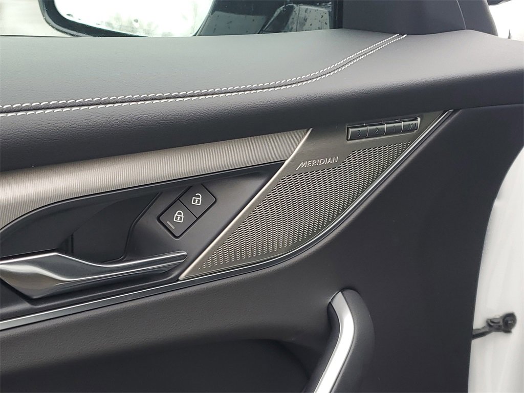 New 2025 Jaguar F-PACE R-Dynamic S image 10