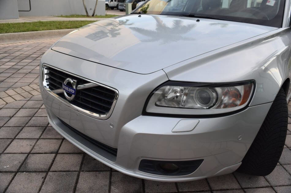 Used 2011 Volvo V50 T5 image 9