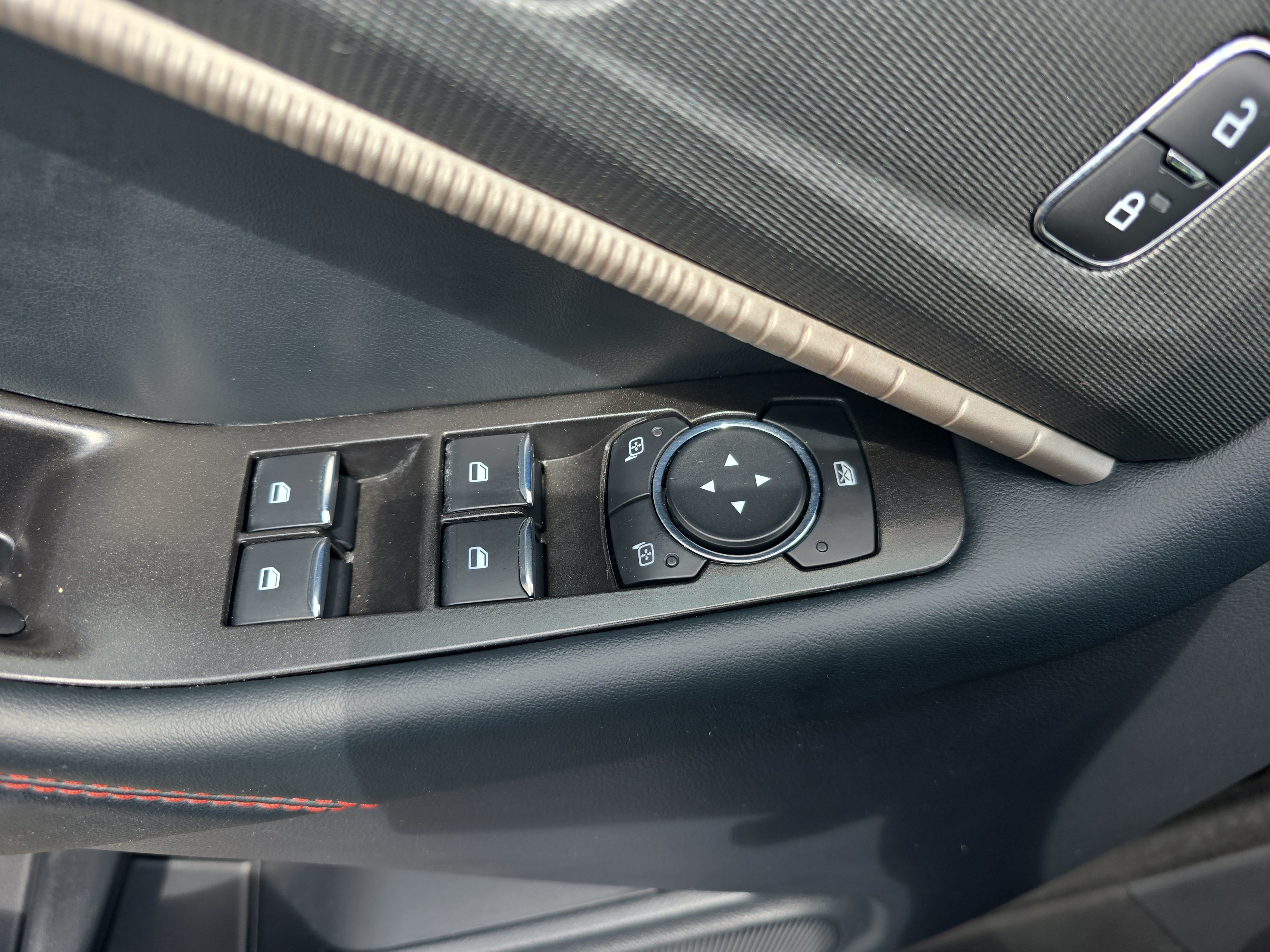 Used 2025 Ford Explorer ST-Line AWD/4WD image 24