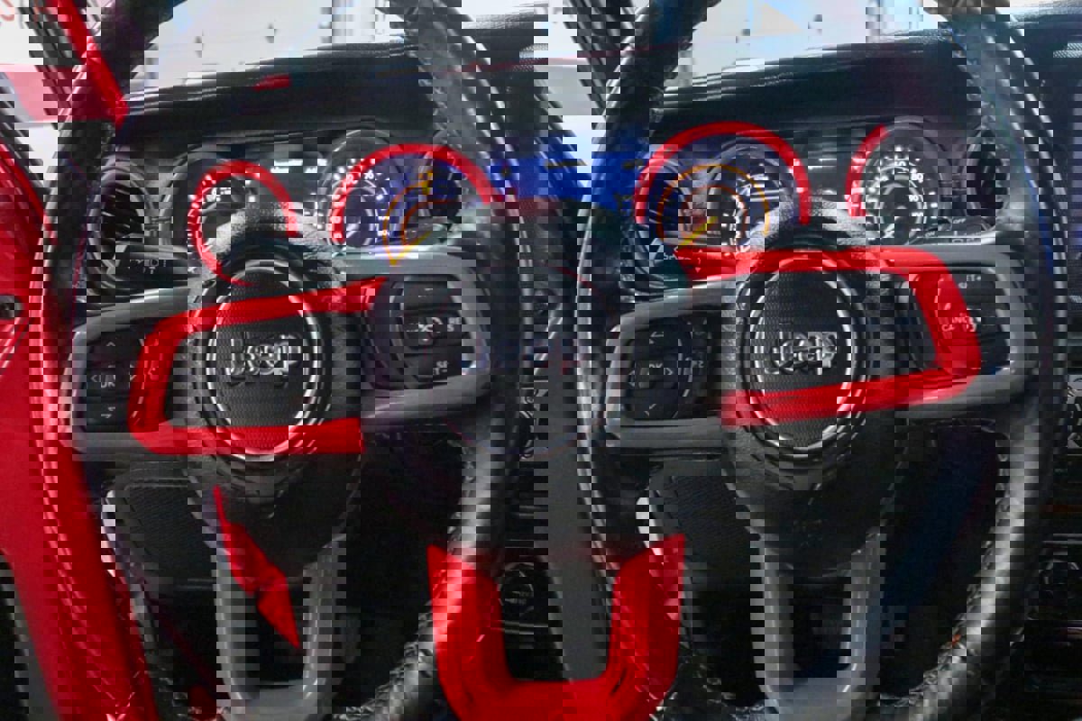 Used 2018 Jeep Wrangler Unlimited Sahara w/ Cold Weather Group image 25