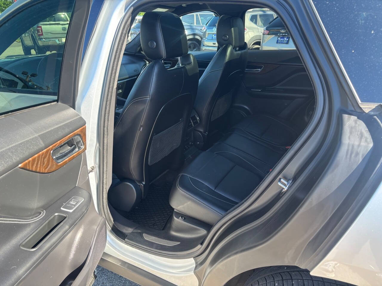 Used 2019 Jaguar F-PACE R-Sport AWD/4WD image 16