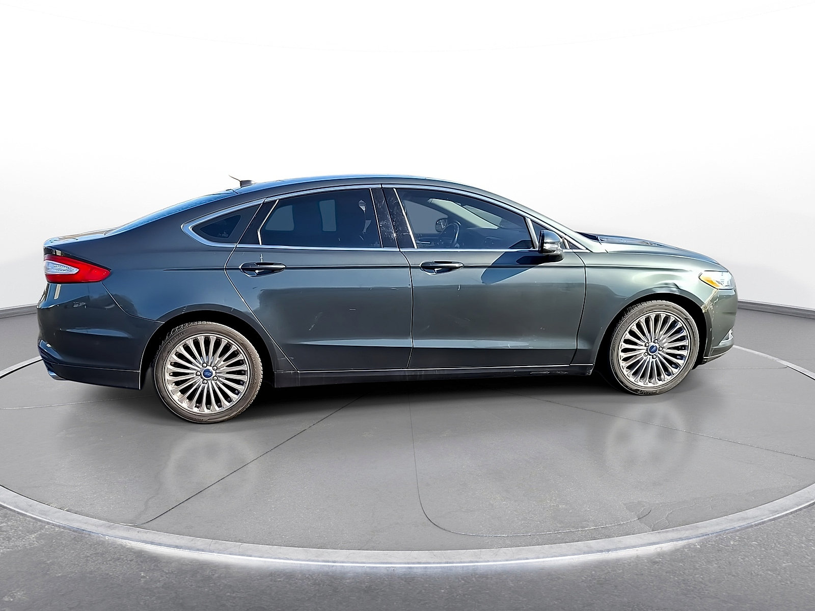 Used 2016 Ford Fusion SE w/ Equipment Group 202A FWD image 9