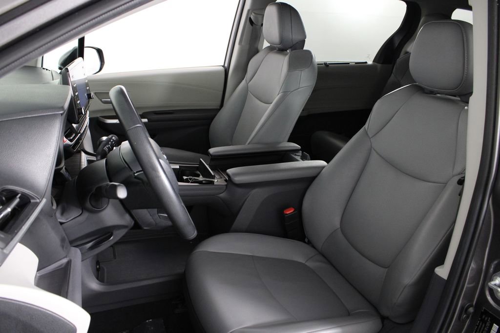 Used 2024 Toyota Sienna XLE image 21