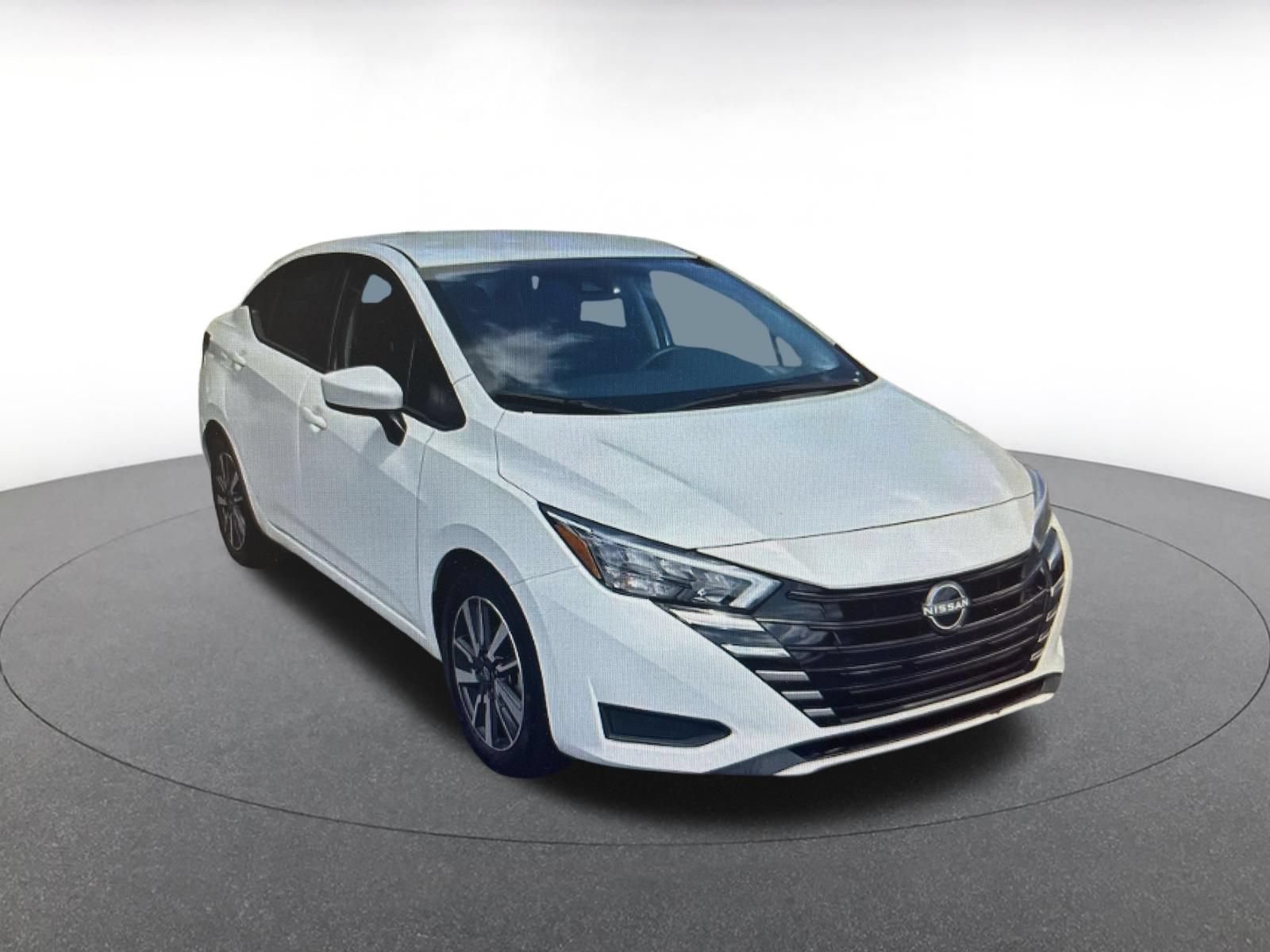 Used 2025 Nissan Versa SV FWD image 9