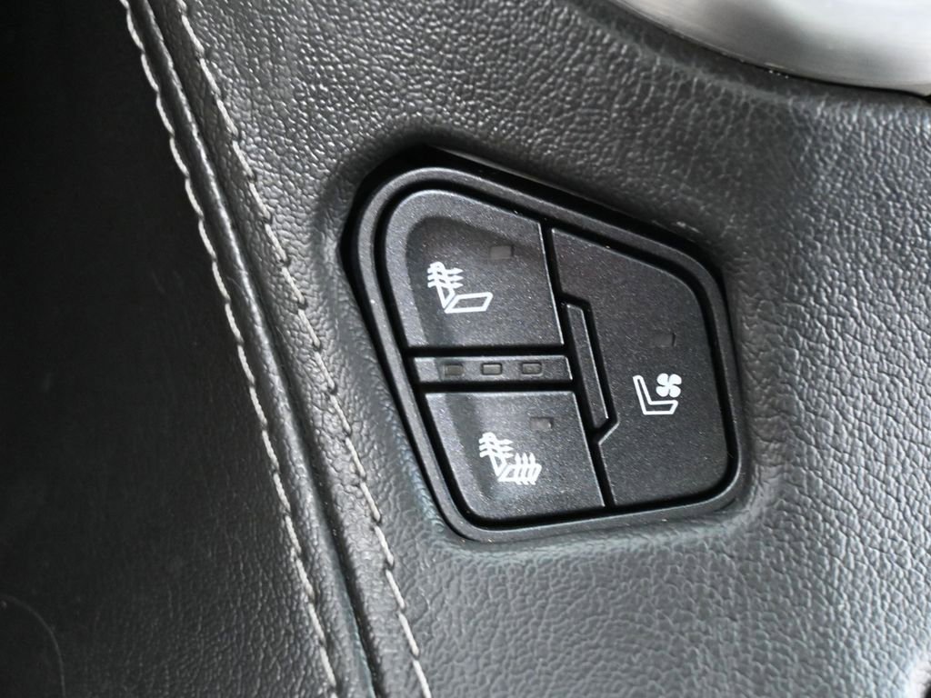 Used 2017 GMC Yukon SLT w/ Open Road Package image 26