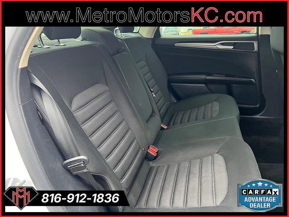 Used 2017 Ford Fusion SE image 23