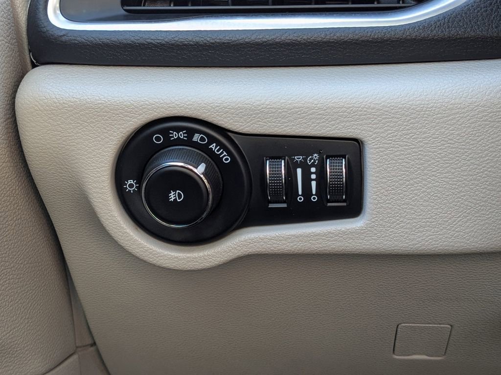Used 2022 Chrysler Pacifica Limited FWD image 20