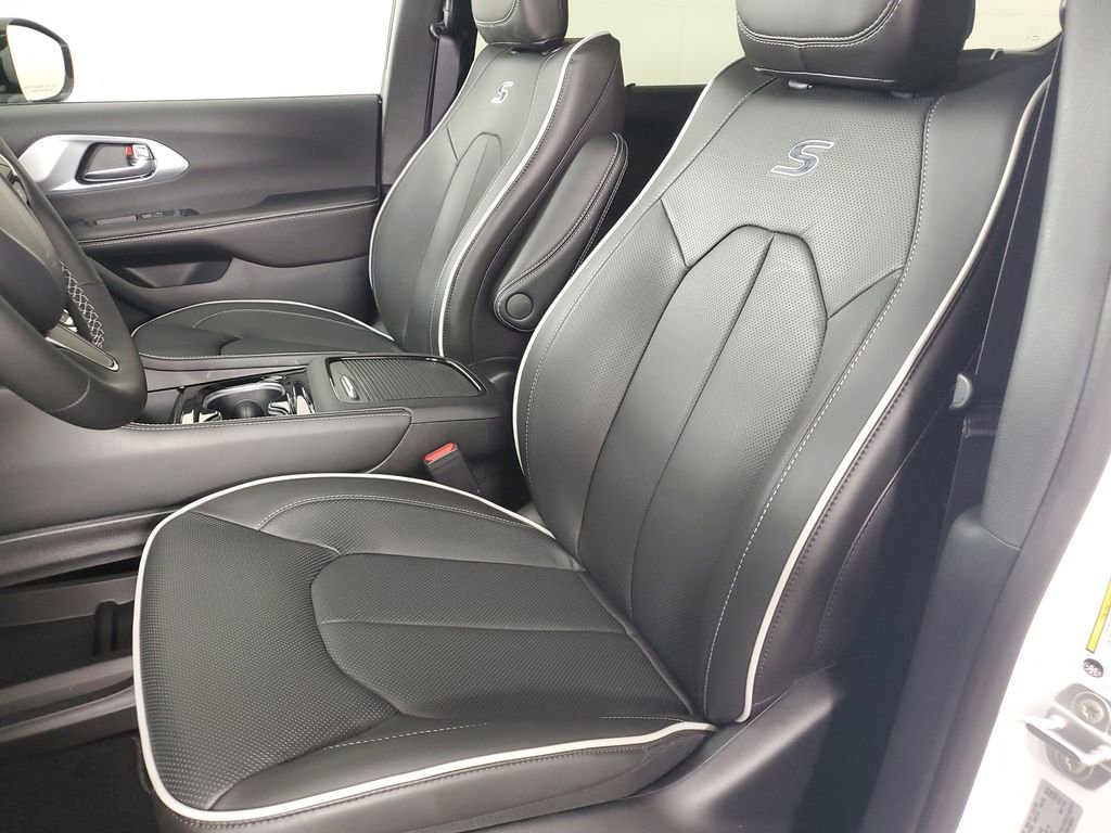 New 2026 Chrysler Pacifica Limited w/ S Appearance Package image 12