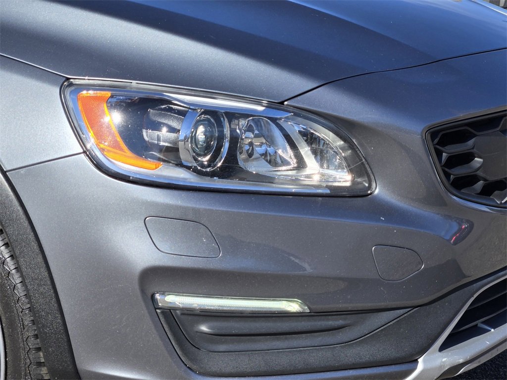 Used 2017 Volvo V60 T5 Cross Country Platinum image 8