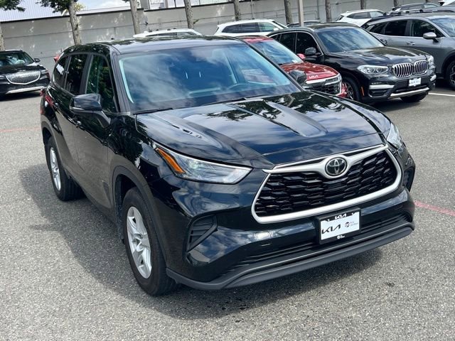 Used 2023 Toyota Highlander L AWD/4WD image 5