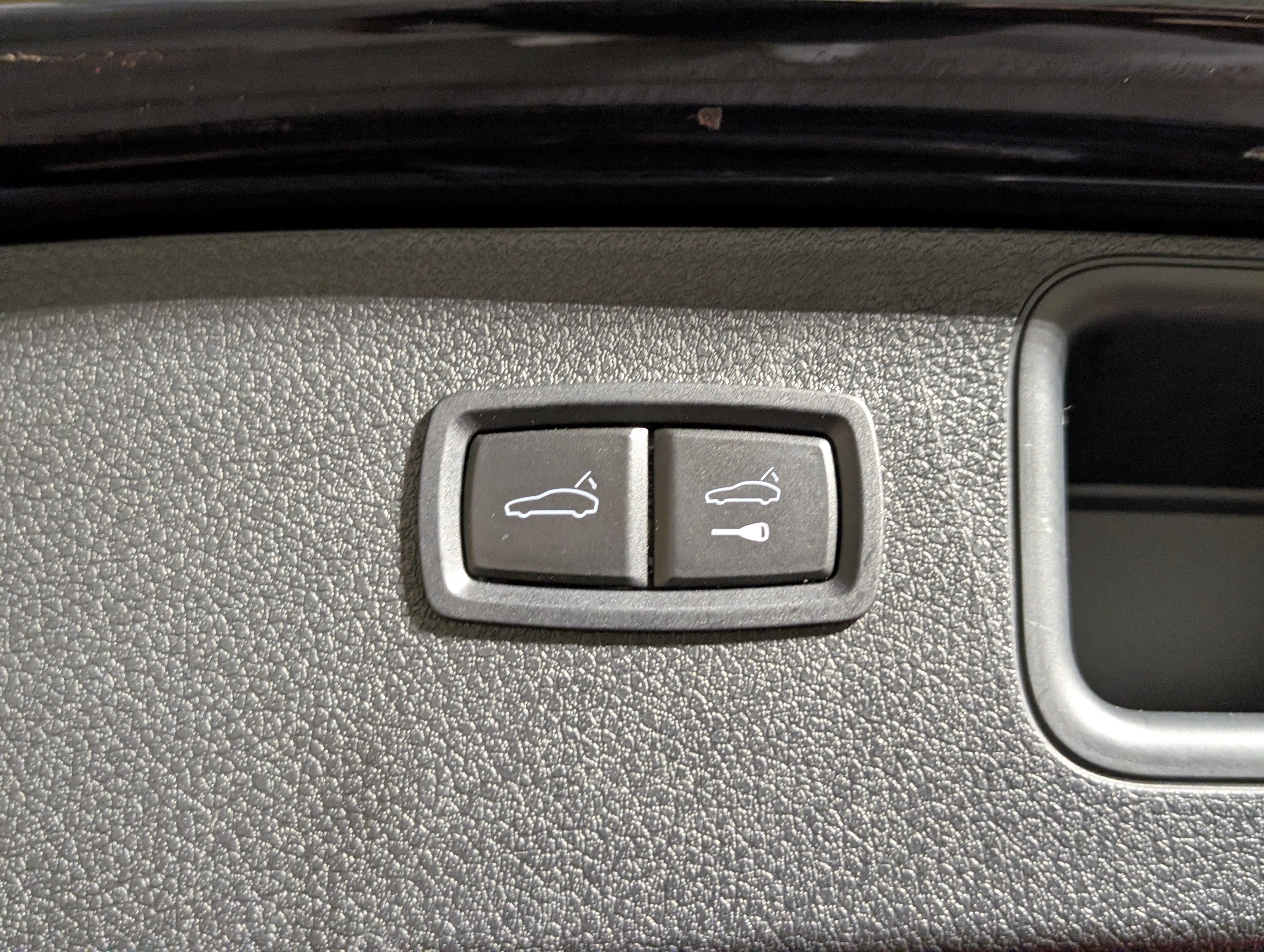 Certified 2022 Porsche Macan S AWD/4WD image 26