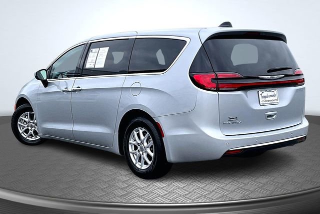 Used 2023 Chrysler Pacifica Touring-L image 4