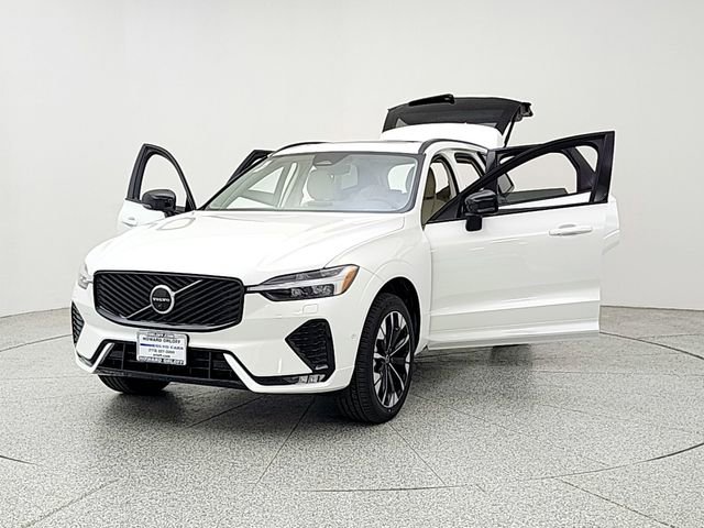 New 2026 Volvo XC90 T8 Plus w/ Protection Package AWD/4WD image 9