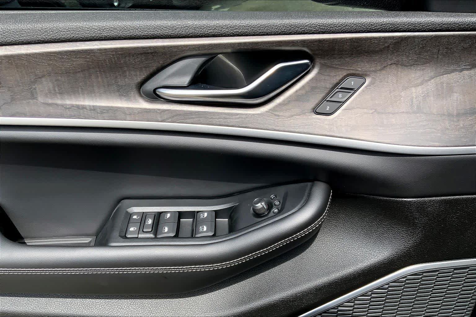 New 2026 Jeep Grand Cherokee Limited RWD image 18