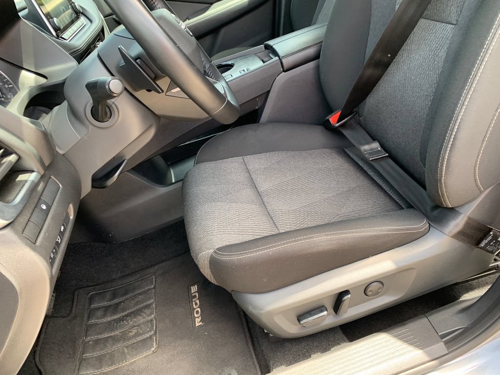 Used 2025 Nissan Rogue SV FWD image 24