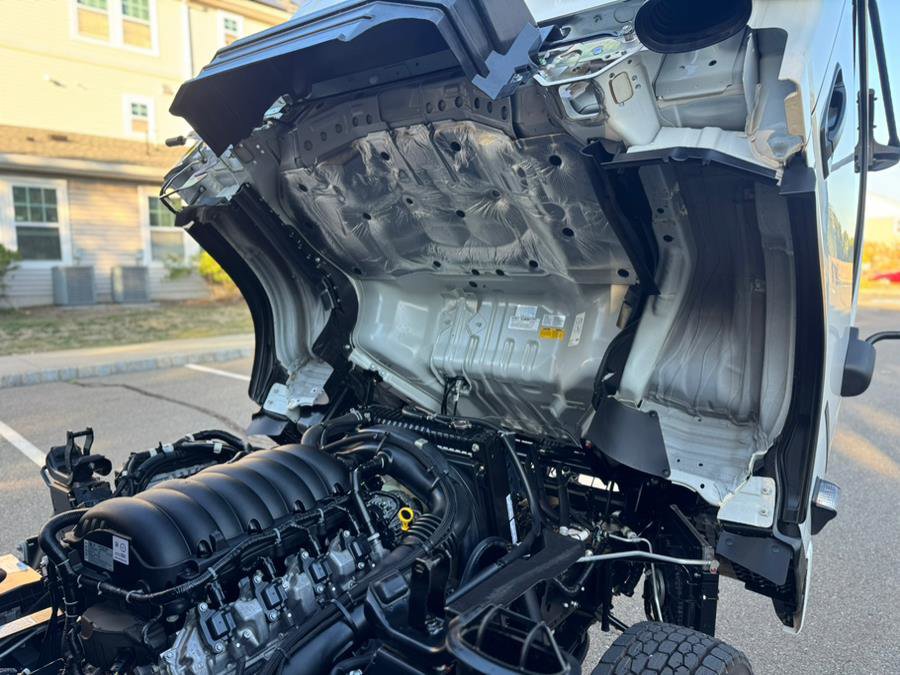 Used 2024 Isuzu NPR image 18