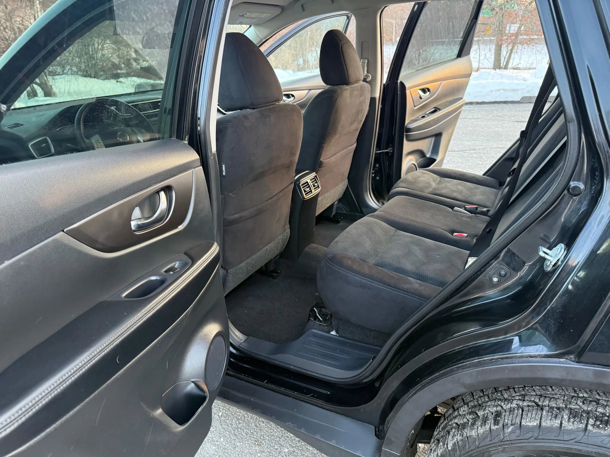 Used 2014 Nissan Rogue S image 17