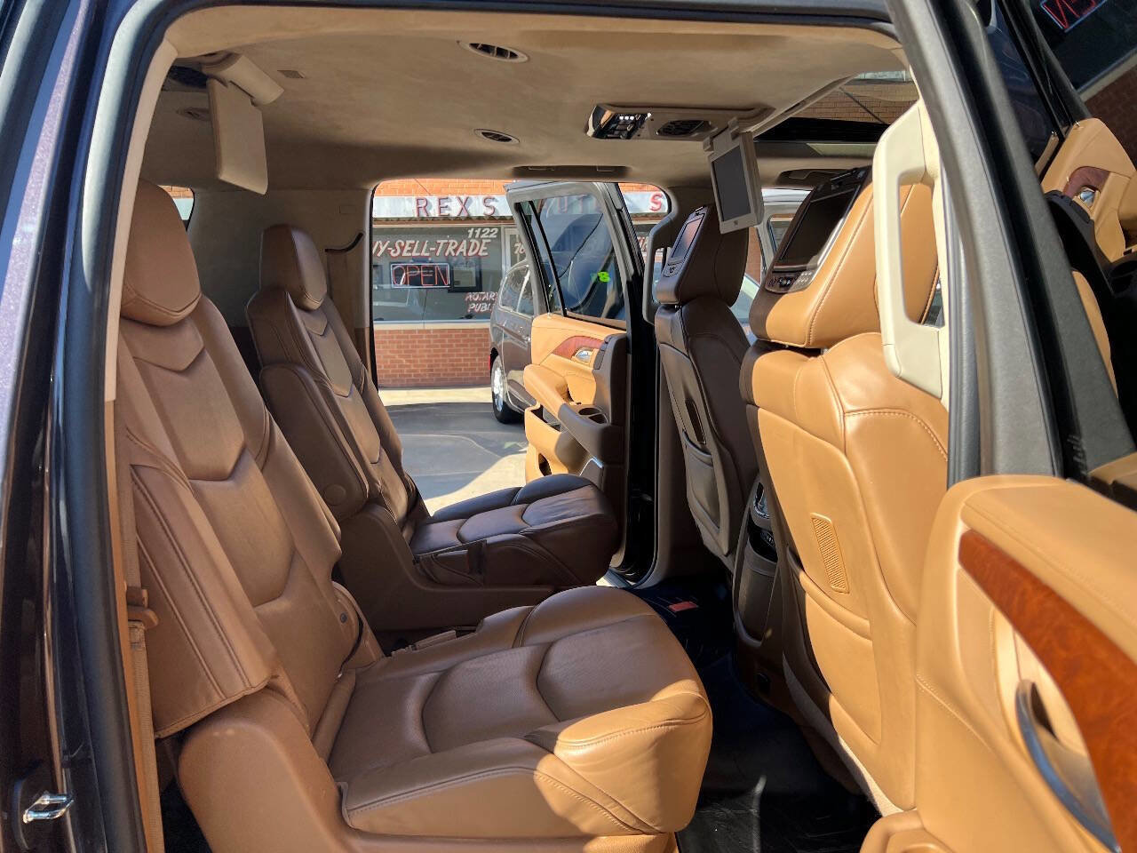Used 2015 Cadillac Escalade ESV Platinum AWD/4WD image 25