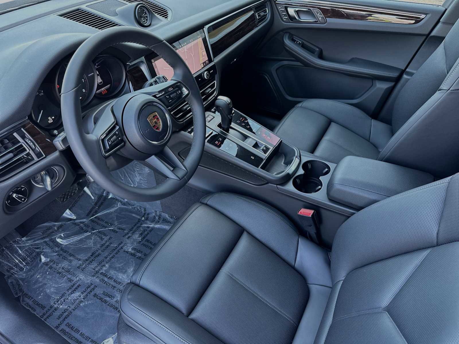 Certified 2024 Porsche Macan AWD/4WD image 4