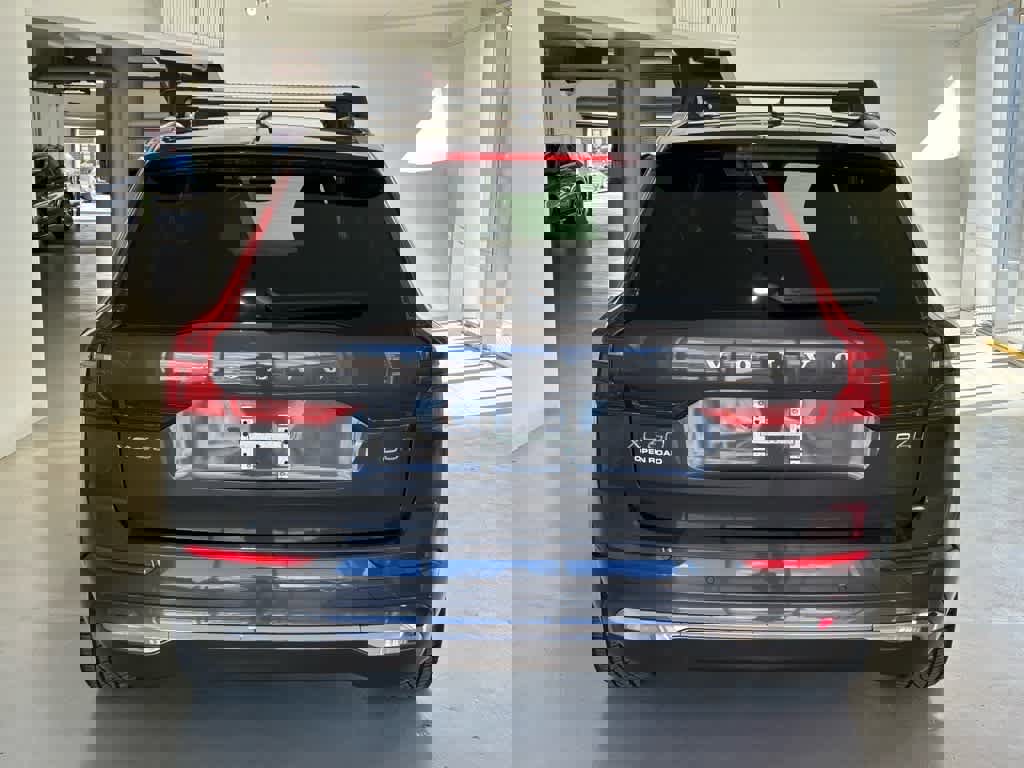 Used 2022 Volvo XC60 B6 Inscription image 5