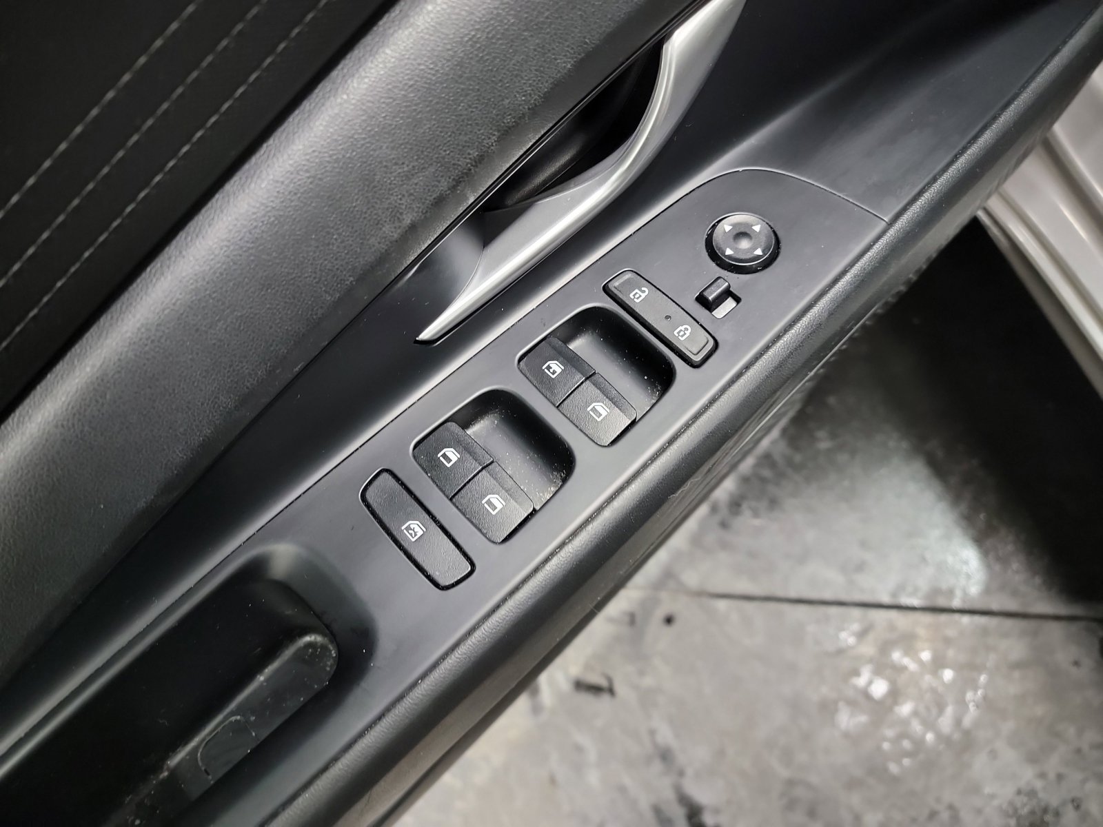 Used 2021 Hyundai Elantra SE w/ Cargo Package image 14