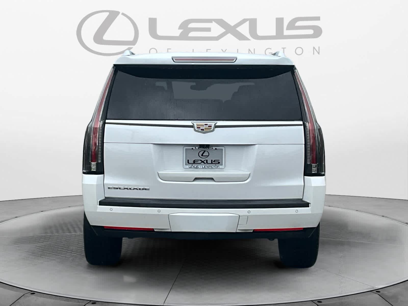 Used 2017 Cadillac Escalade Premium Luxury AWD/4WD image 4