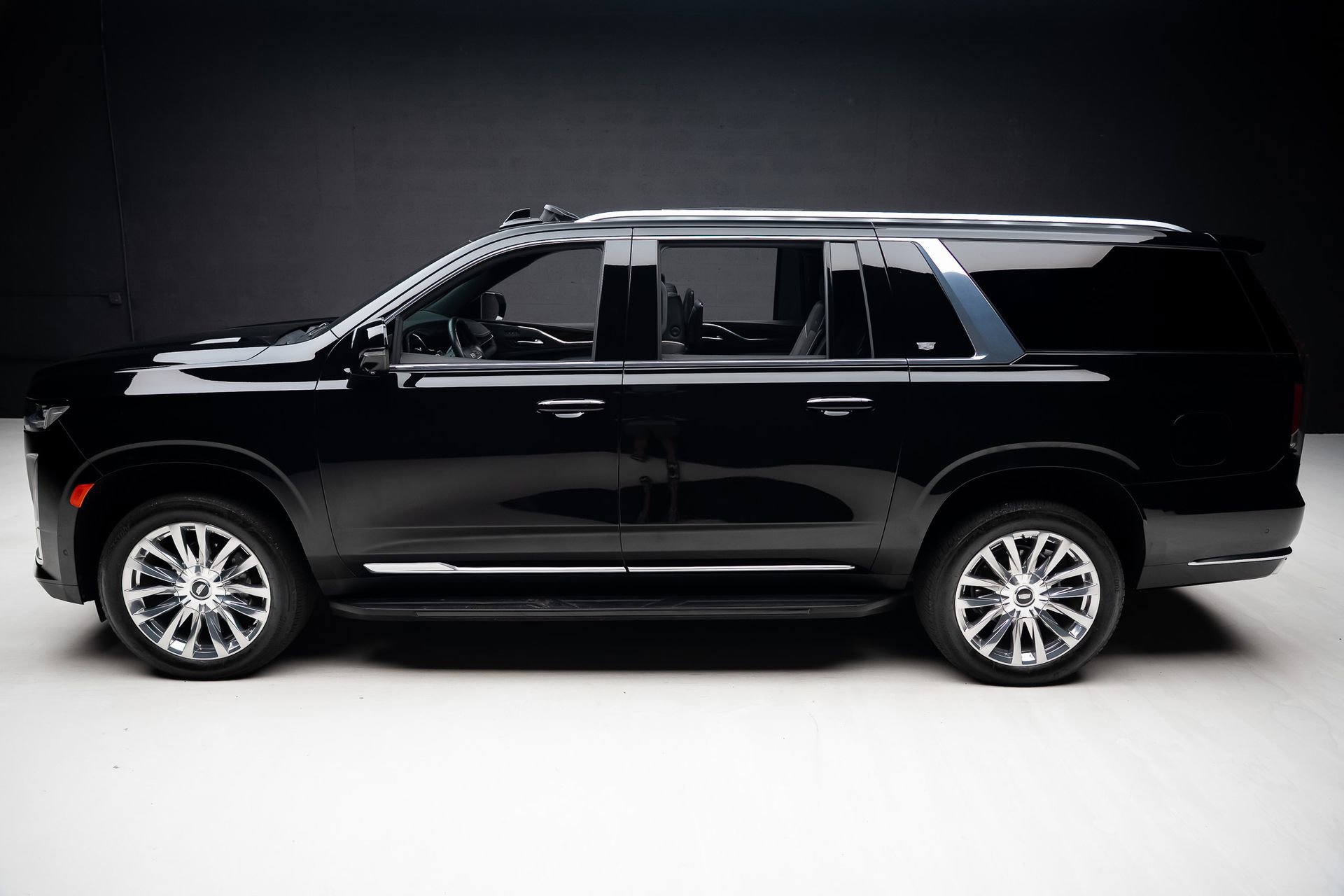 Used 2024 Cadillac Escalade ESV Premium Luxury RWD image 16