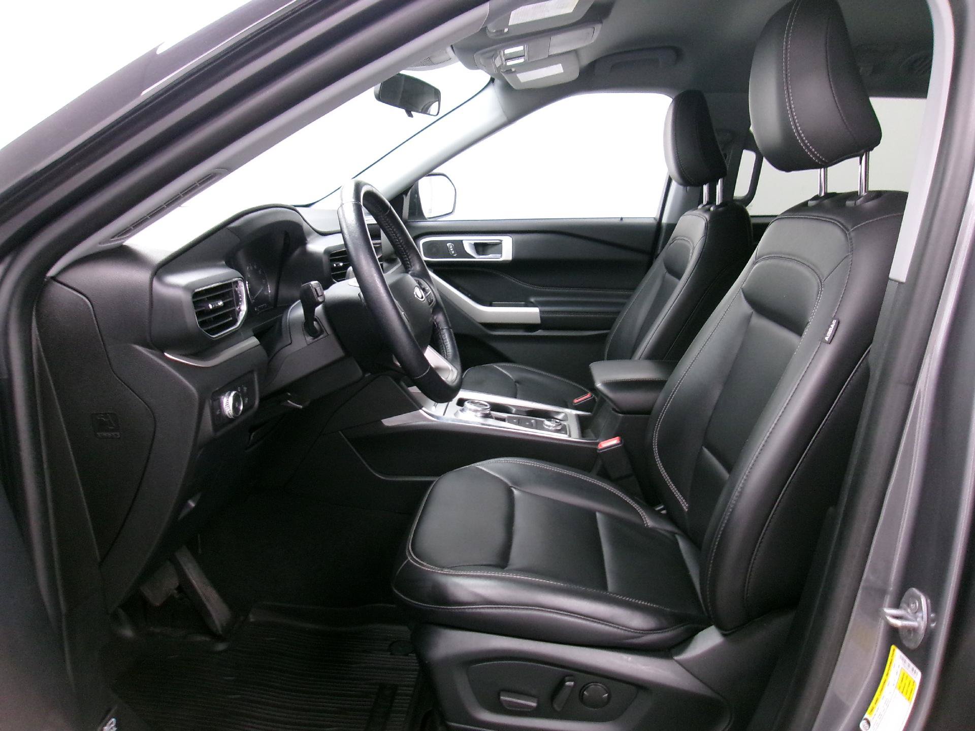 Used 2022 Ford Explorer XLT w/ Equipment Group 202A AWD/4WD image 8