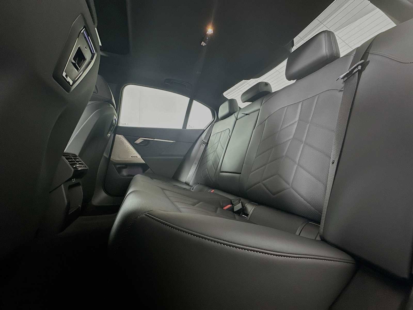 Used 2025 BMW i5 eDrive40i w/ Premium Package image 23