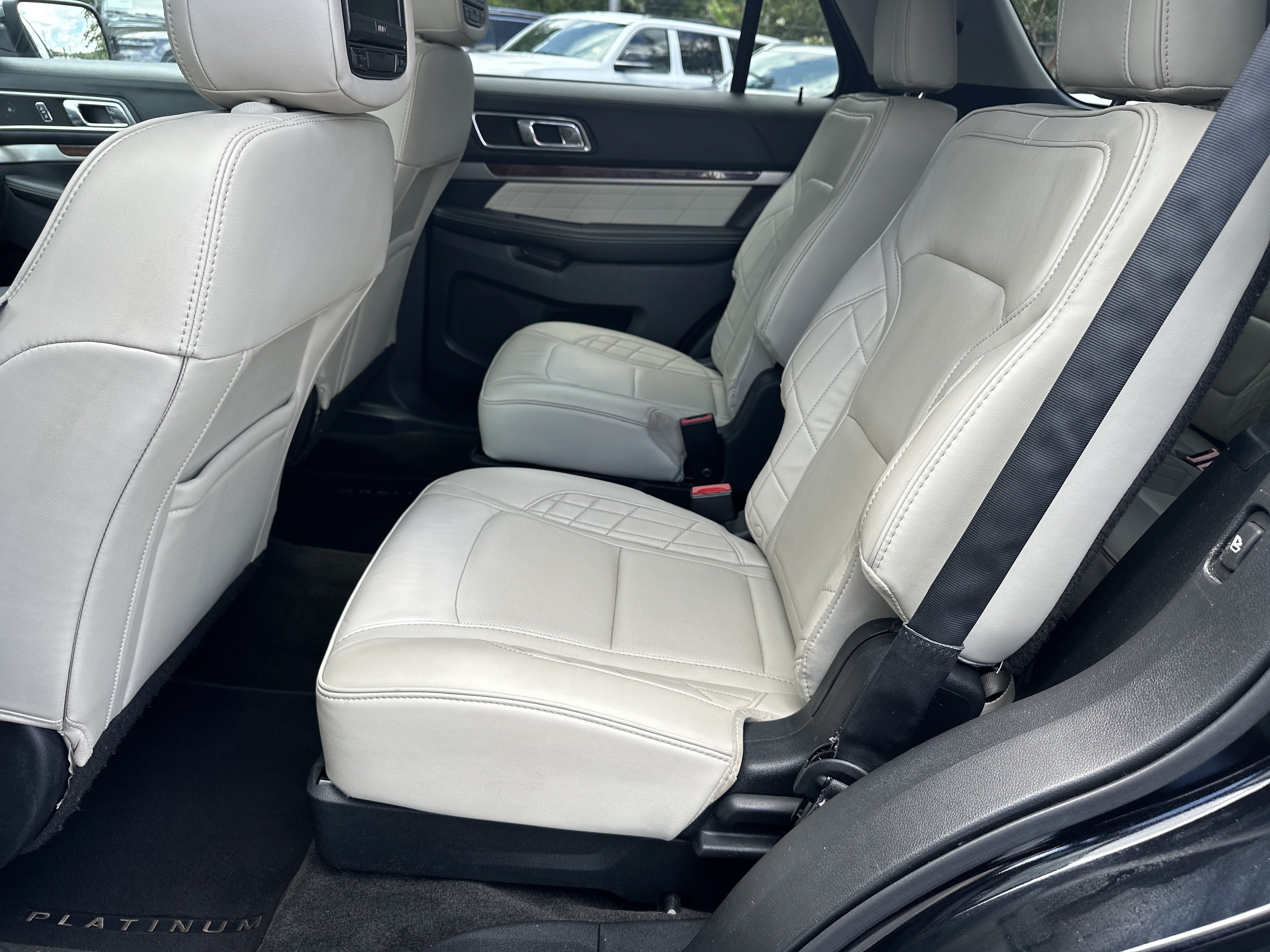 Used 2017 Ford Explorer Platinum AWD/4WD image 24
