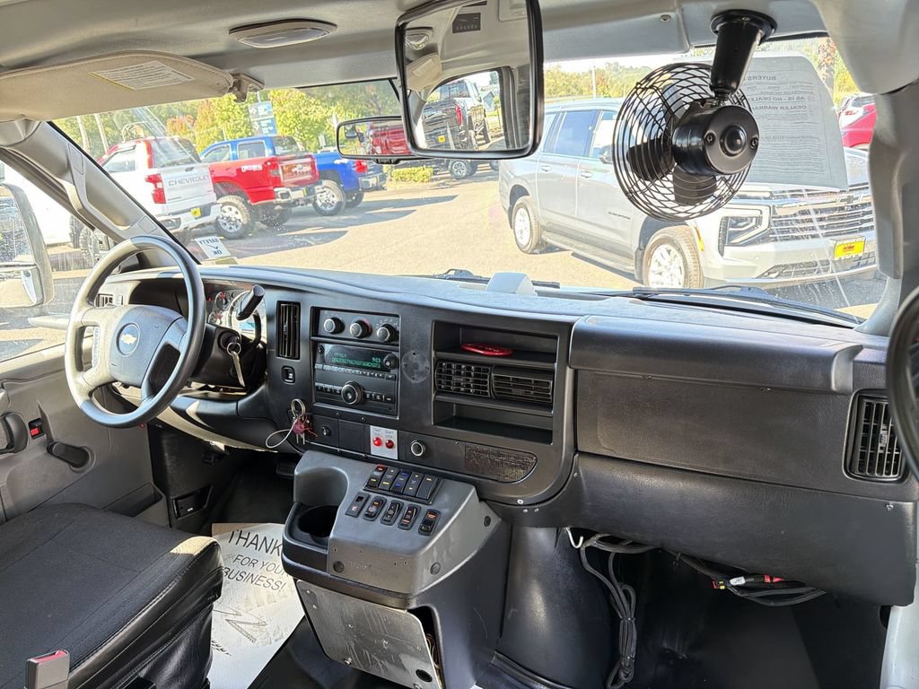 Used 2020 Chevrolet Express 4500 w/ Shuttle Bus Package RWD image 25