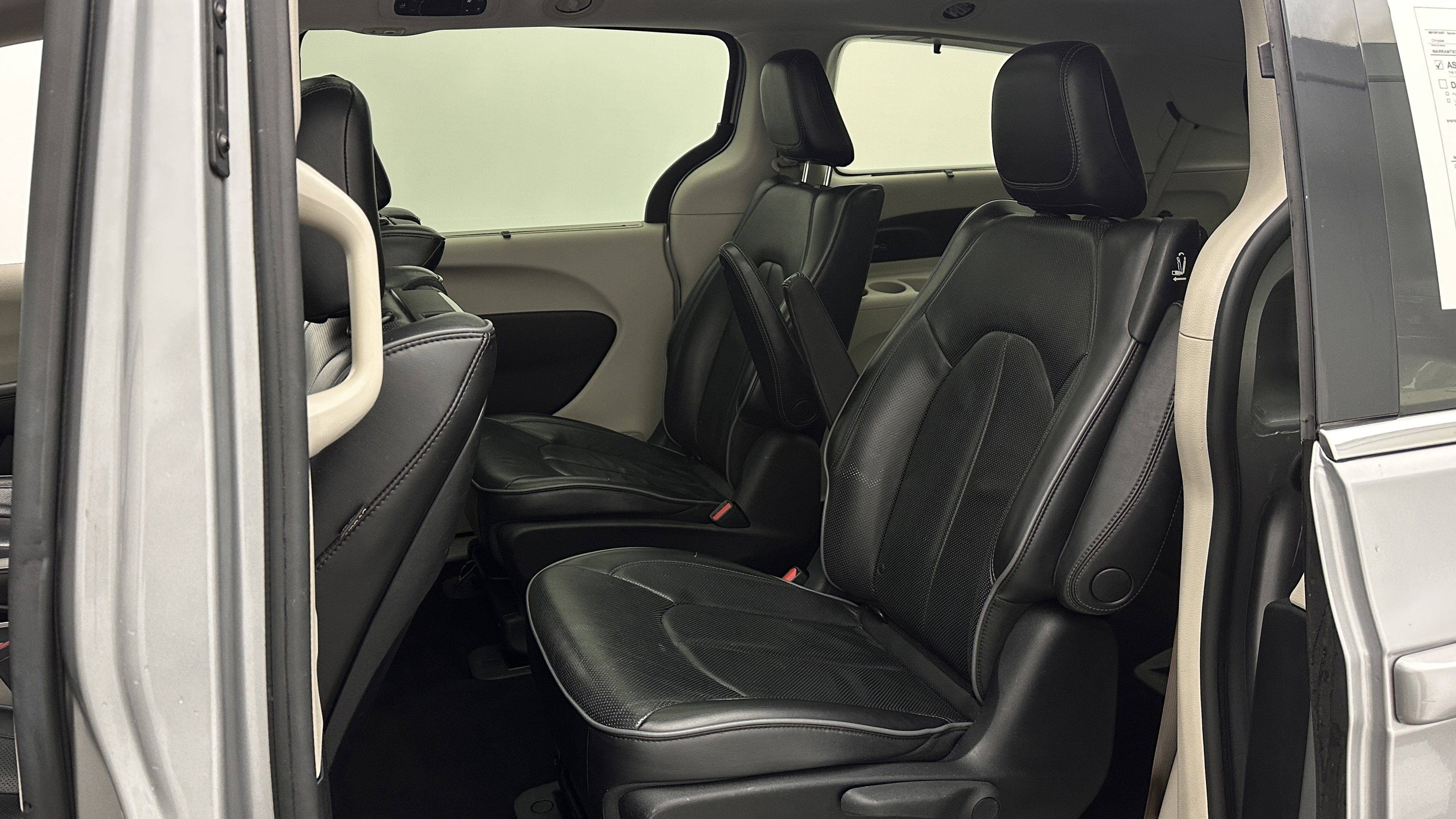Used 2018 Chrysler Pacifica Limited w/ Advanced Safetytec Group FWD image 23