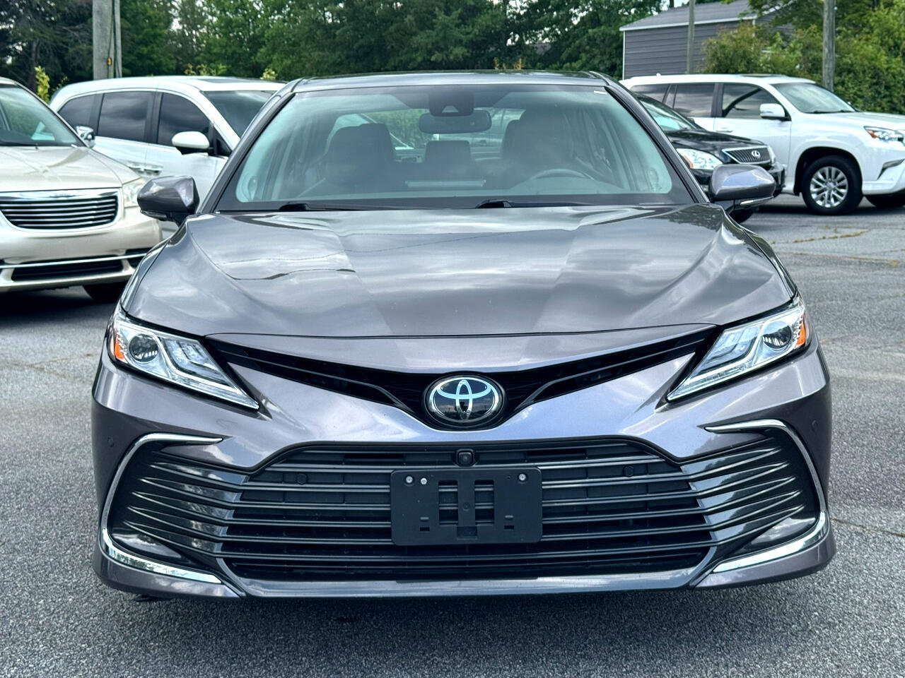 Used 2022 Toyota Camry XLE image 2