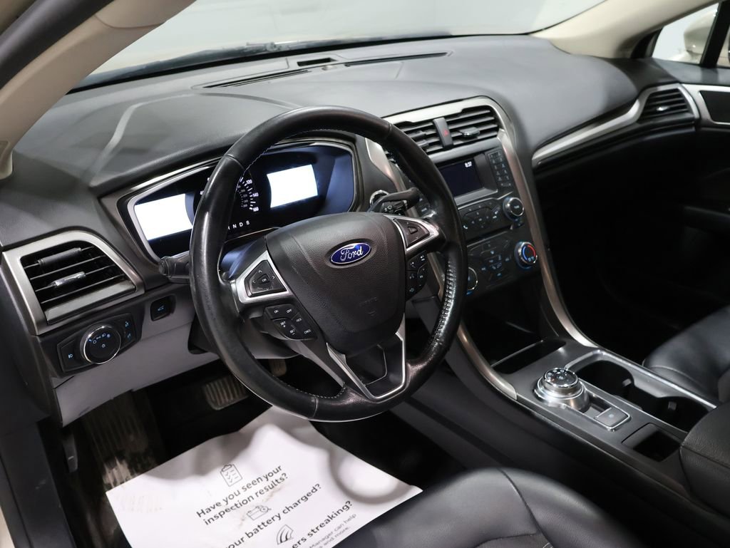 Used 2017 Ford Fusion SE image 21