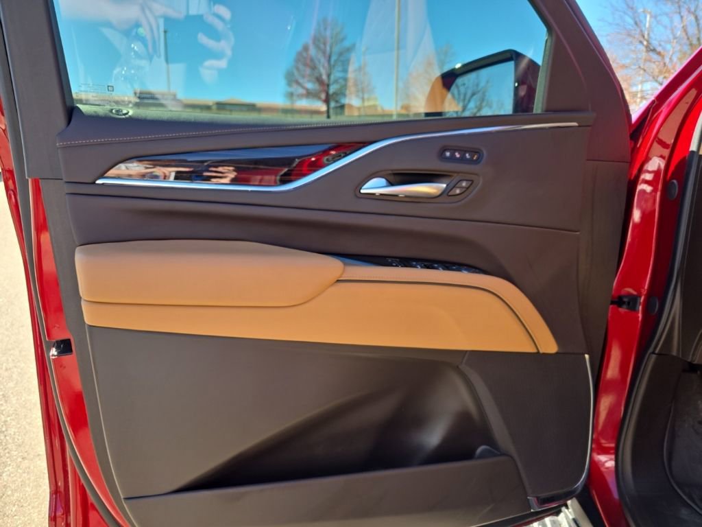 Used 2024 Cadillac Escalade Sport w/ LPO, ONYX Package image 10