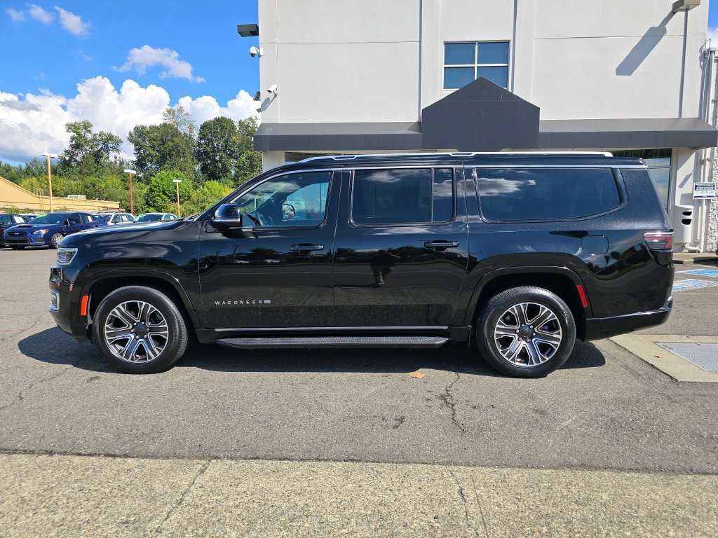 Used 2024 Jeep Wagoneer L Series II AWD/4WD image 2