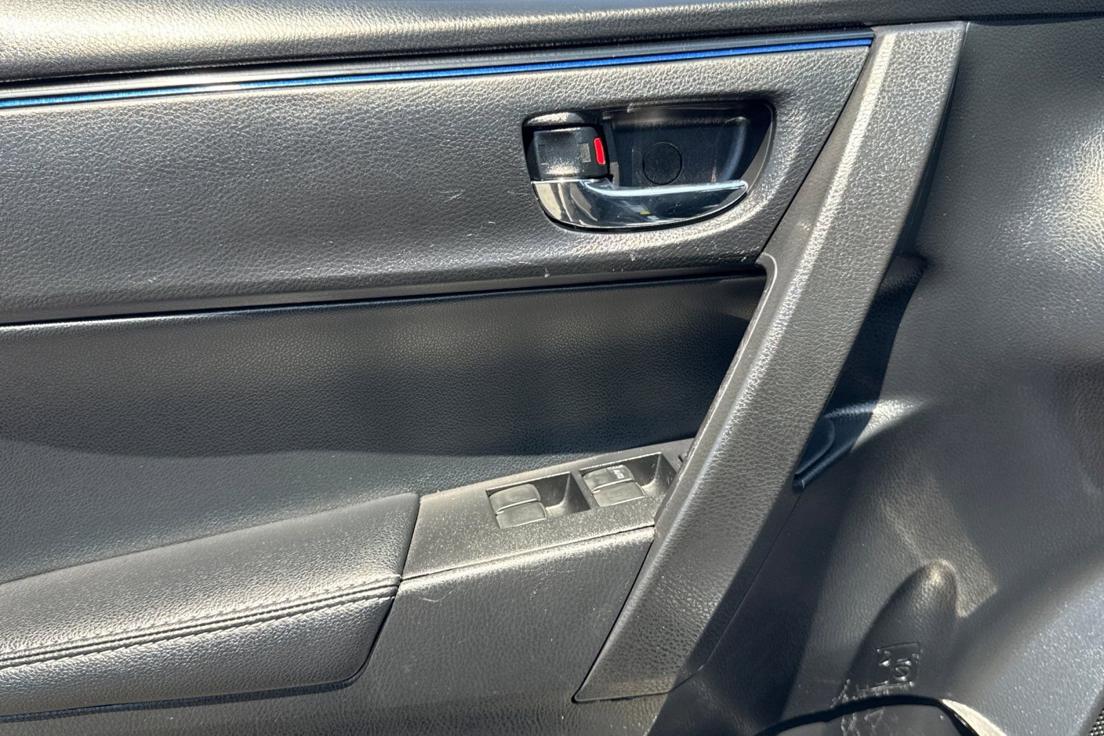 Used 2018 Toyota Corolla SE FWD image 11