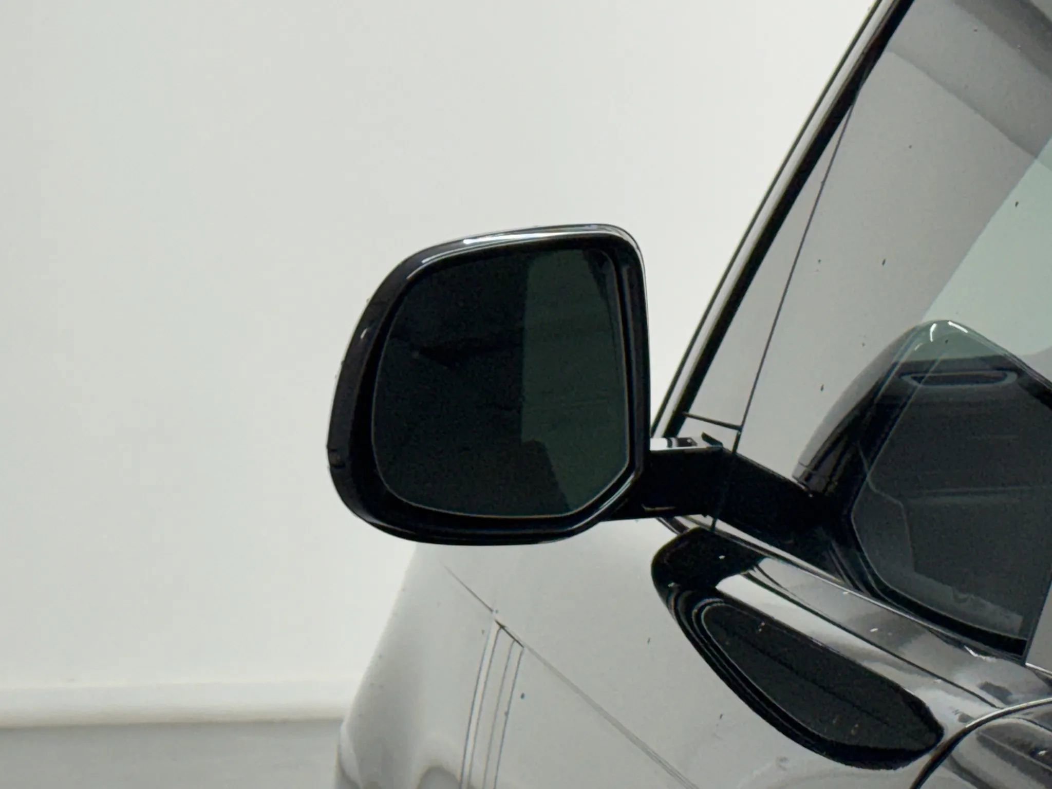 Used 2023 Land Rover Range Rover SE image 36