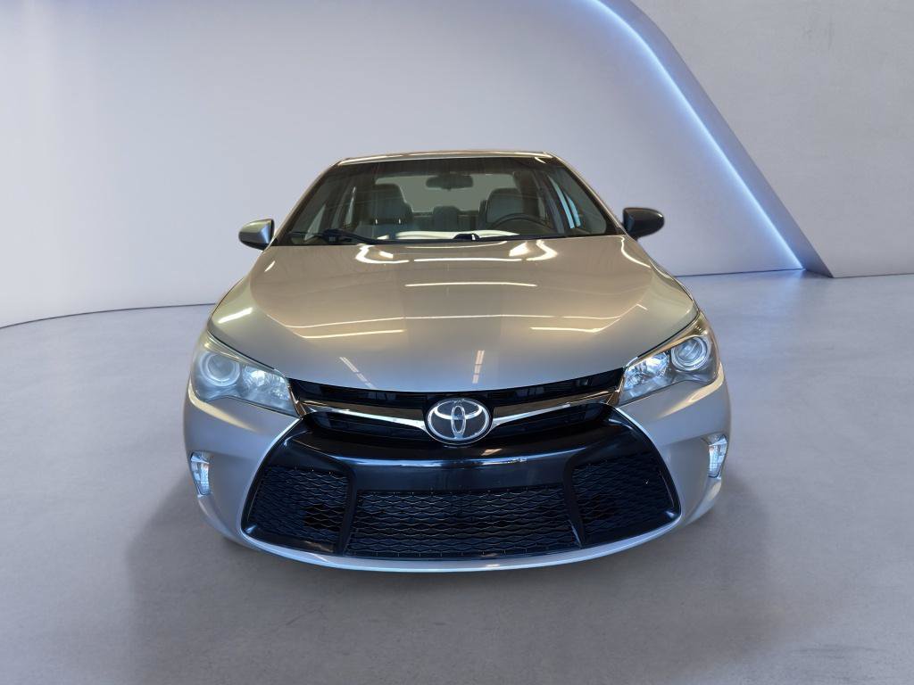 Used 2016 Toyota Camry SE FWD image 2