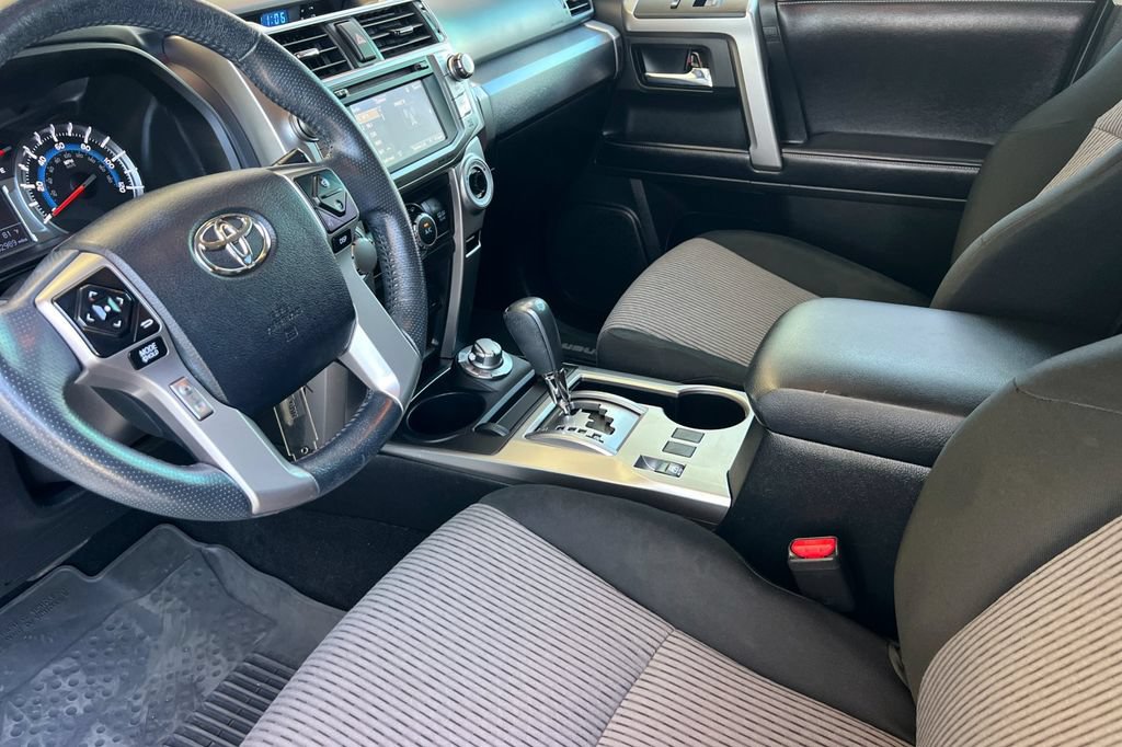Certified 2018 Toyota 4Runner SR5 AWD/4WD image 12