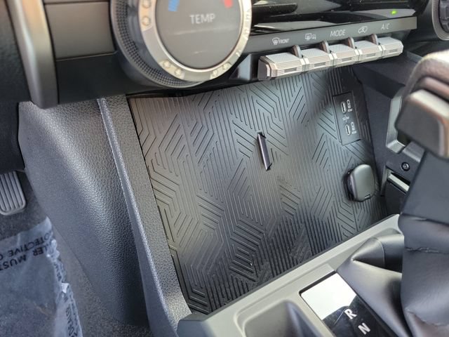 Used 2025 Toyota 4Runner SR5 AWD/4WD image 32