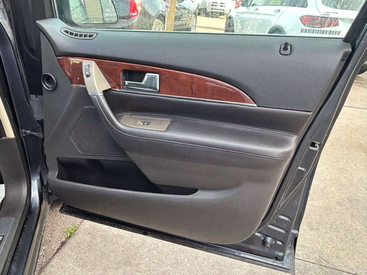 Used 2013 Lincoln MKX AWD image 16