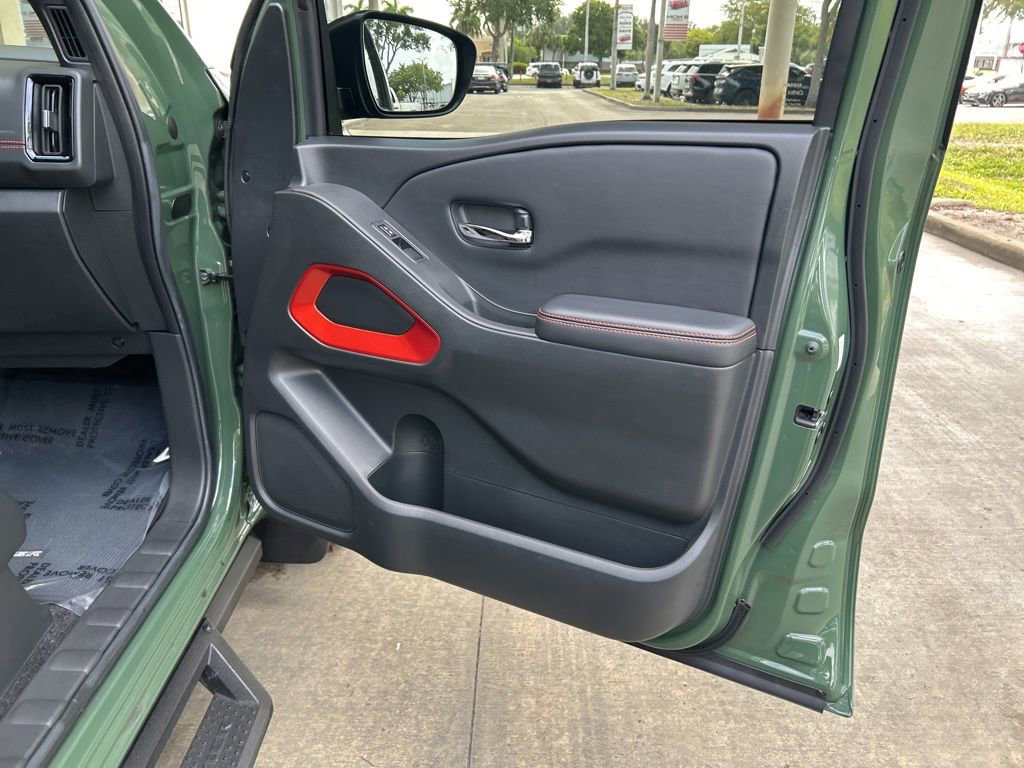 Used 2025 Nissan Frontier Pro-X RWD image 28
