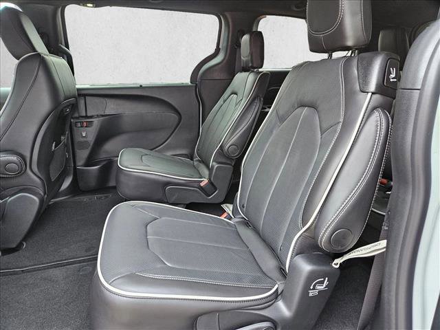 New 2026 Chrysler Pacifica Limited w/ S Appearance Package FWD image 12