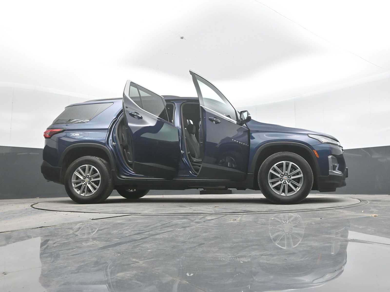 Used 2023 Chevrolet Traverse LT AWD/4WD image 55