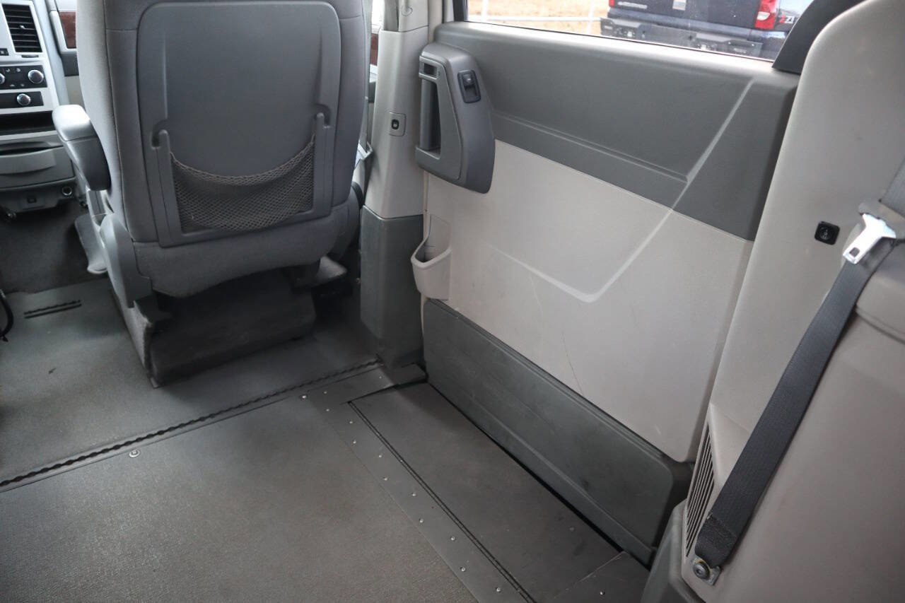 Used 2010 Chrysler Town & Country Touring image 26