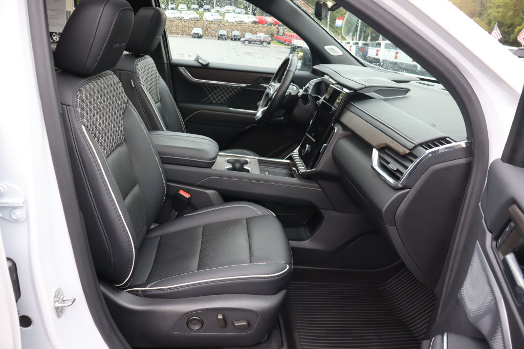 Used 2024 GMC Acadia Denali w/ Super Cruise Package AWD/4WD image 28