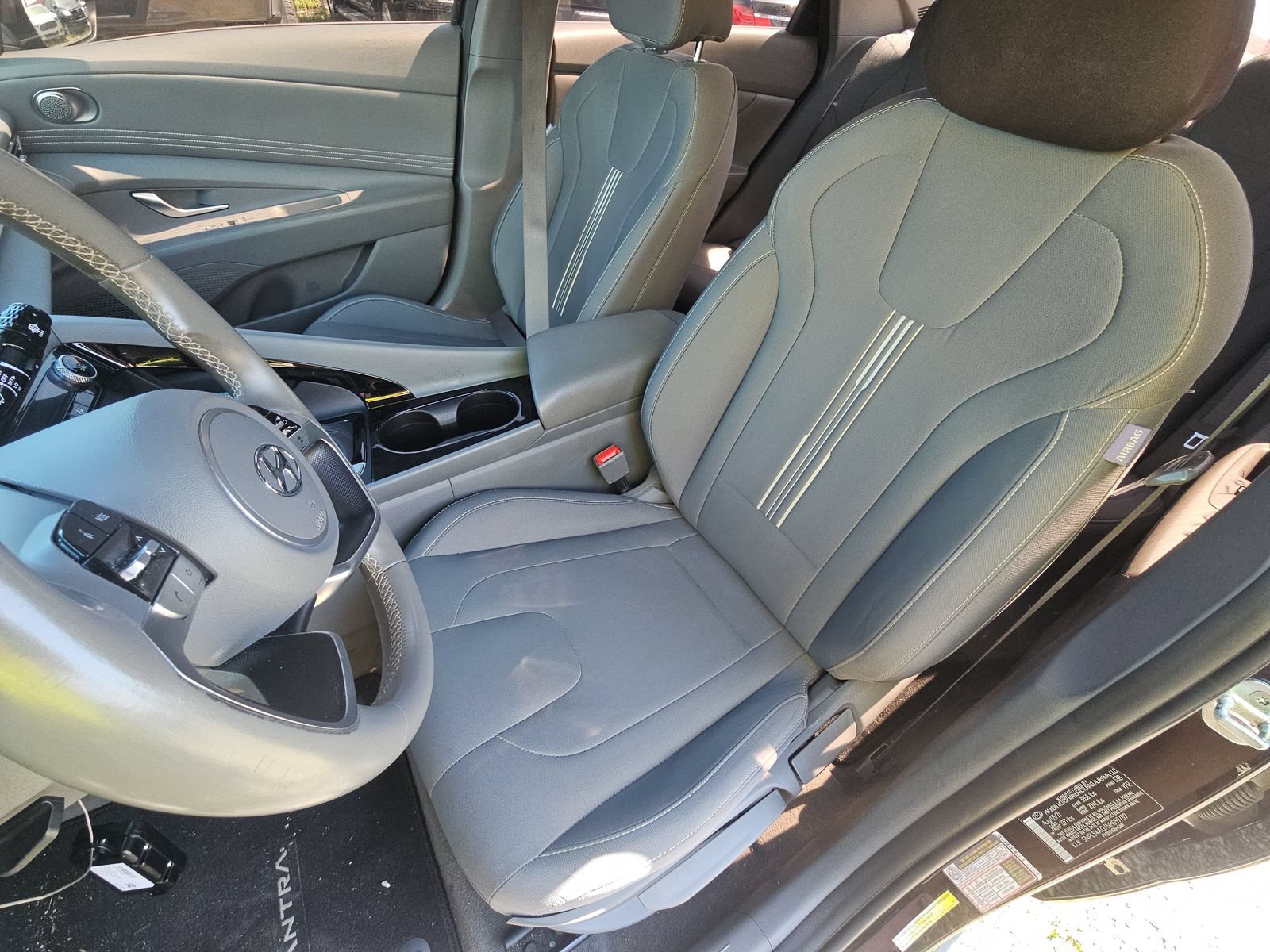 Used 2022 Hyundai Elantra SEL w/ Convenience Package FWD image 8