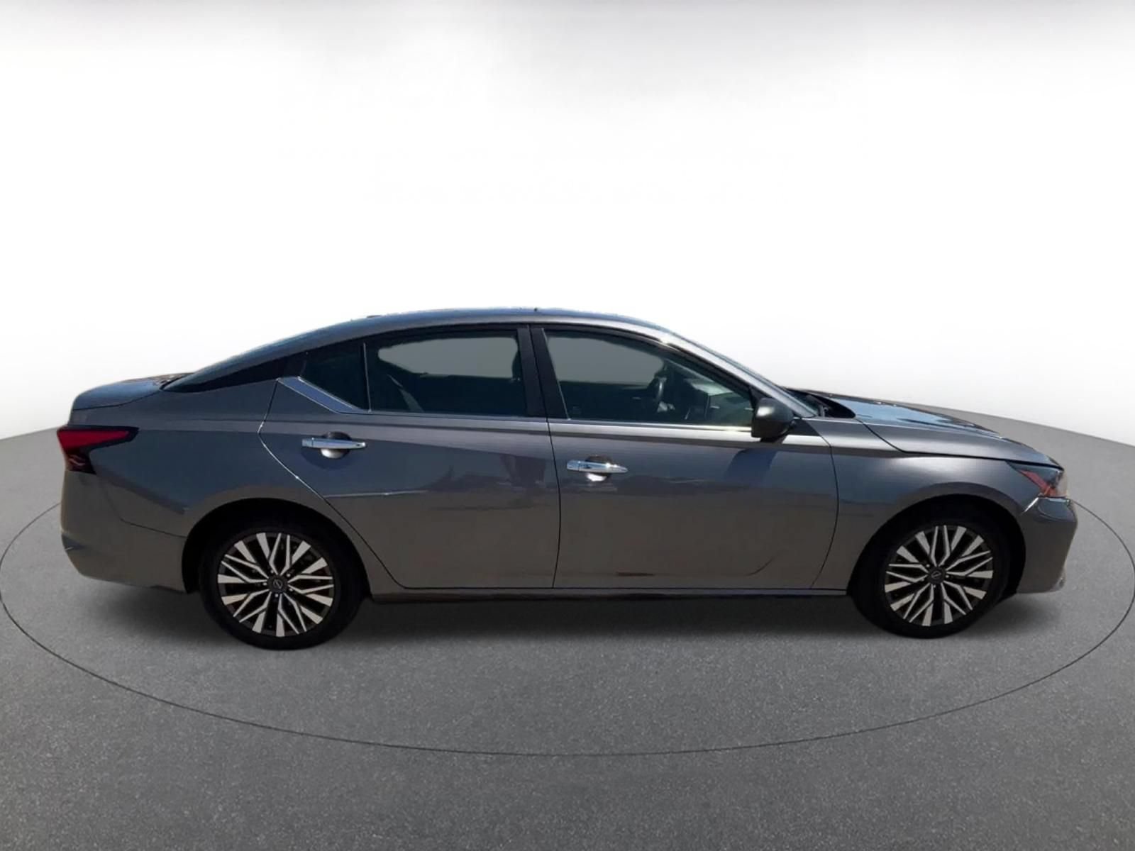 Used 2024 Nissan Altima 2.5 SV FWD image 16